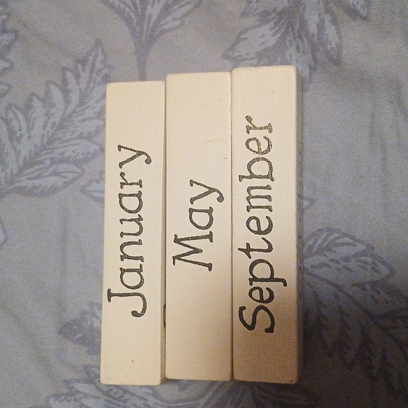 Hallmark Red and Black Snoopy Desk Calendar - Picture 5 of 10